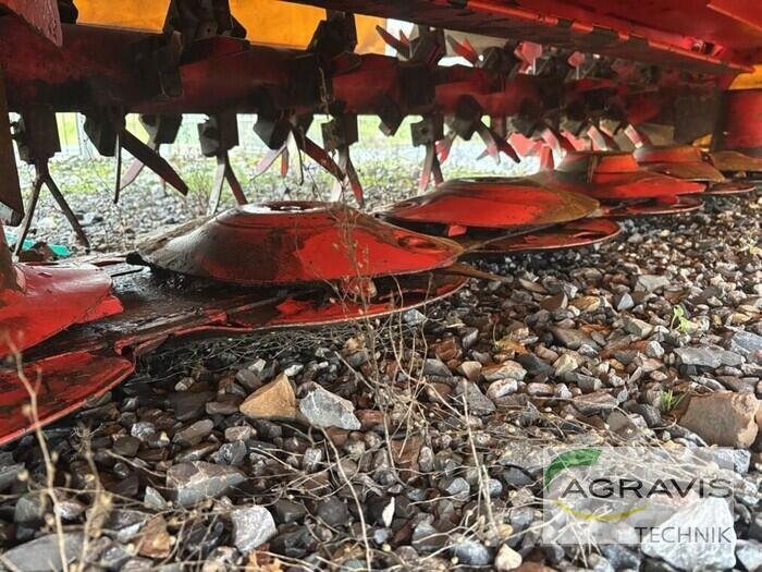 Pöttinger NOVACAT X 8 Perforadoras combinadas