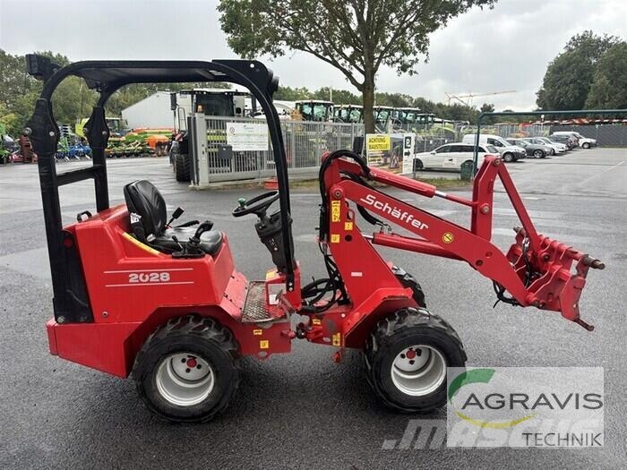 Schäffer 2028 農業用伸縮臂裝載機
