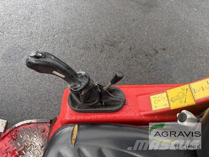 Schäffer 2028 農業用伸縮臂裝載機