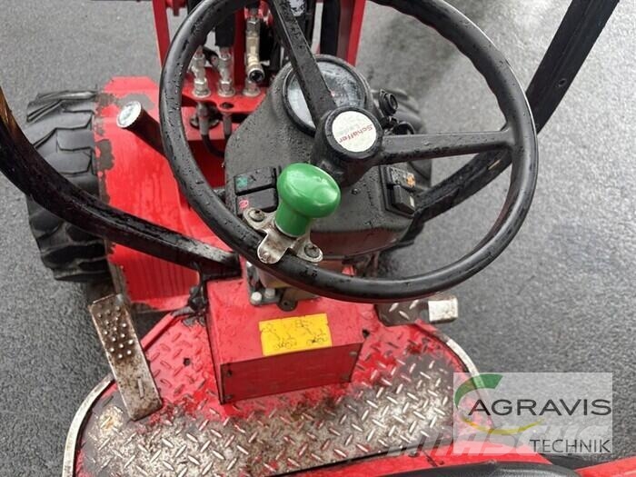Schäffer 2028 農業用伸縮臂裝載機