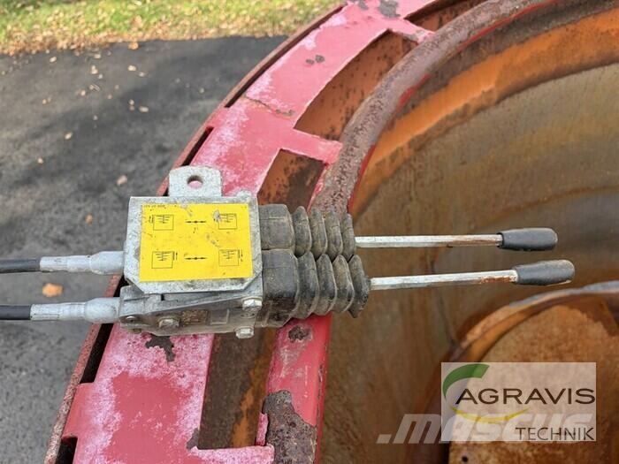 Strautmann VERTI-MIX 951 Mešalne hranilnice