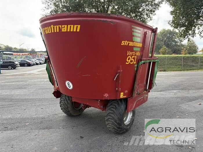 Strautmann VERTI-MIX 951 Mešalne hranilnice