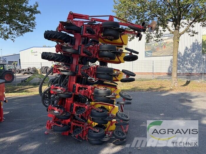 Väderstad TEMPO V 12 + FH 2200 Fronttank Zaaimachines