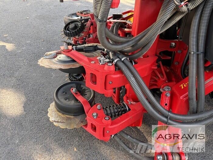 Väderstad TEMPO V 12 + FH 2200 Fronttank Zaaimachines