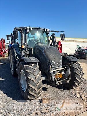 Valtra N154 Traktory