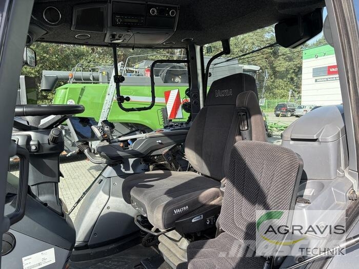 Valtra Q 245 1A9 Traktorji