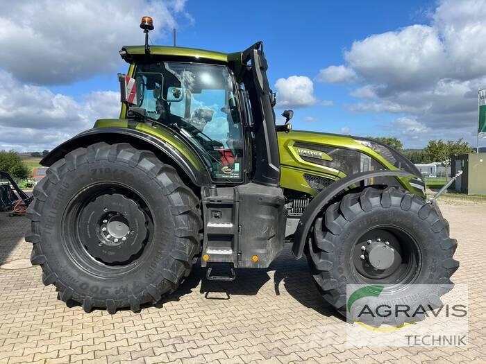Valtra Q 265 1A9 Traktoren