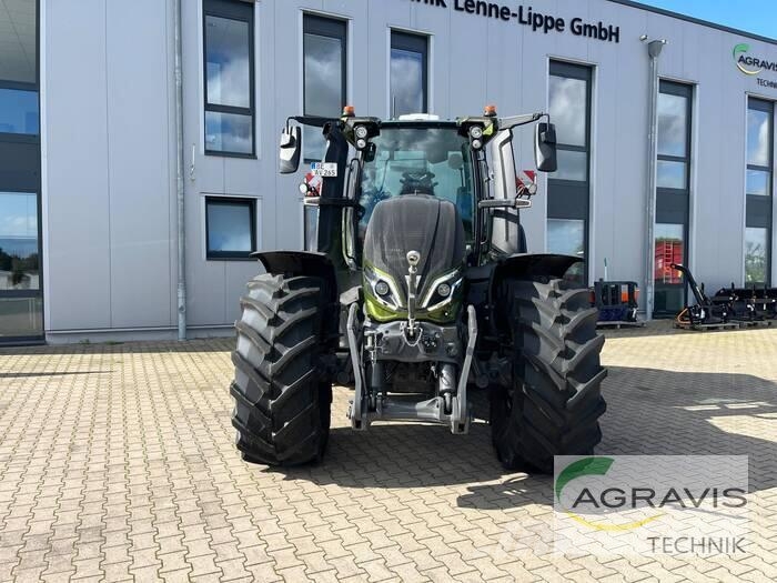 Valtra Q 265 1A9 Traktoren