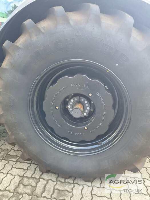 Valtra Q 285 1A9 Traktorji