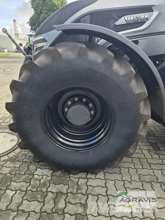 Valtra Q 285 1A9 Traktorji