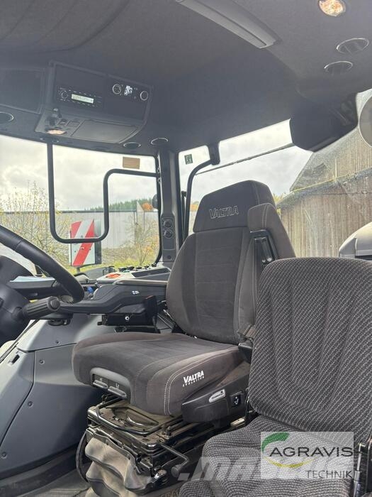 Valtra Q 305 1A9 Traktoren