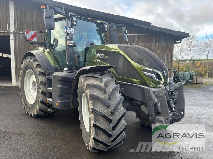 Valtra Q 305 1A9 Traktoren
