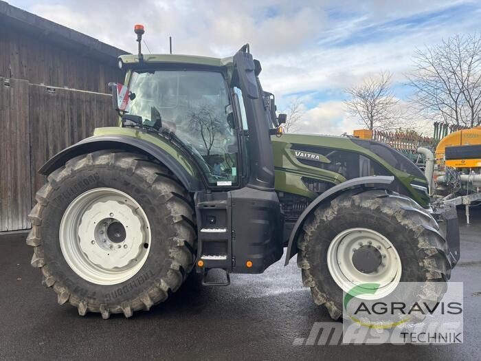 Valtra Q 305 1A9 Traktoren