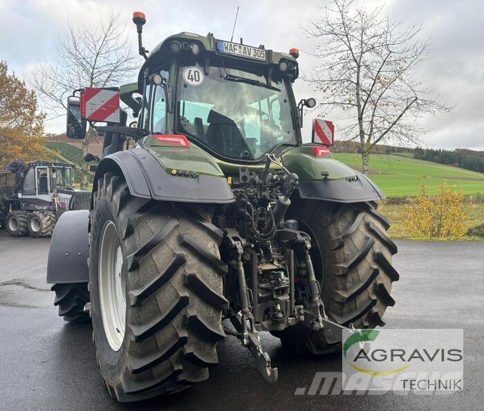 Valtra Q 305 1A9 Traktoren