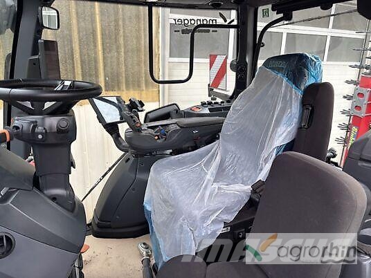 Valtra Q305 Трактори