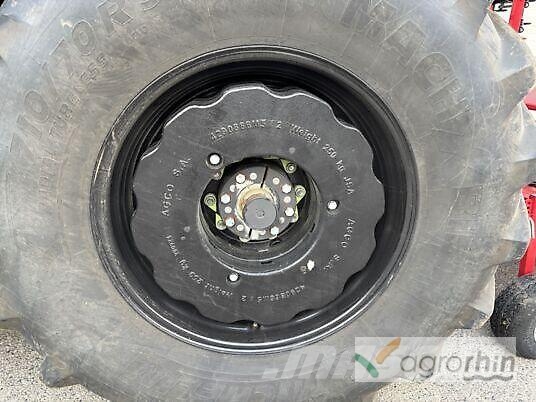 Valtra Q305 Трактори