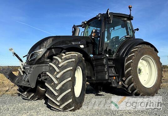 Valtra T215 VERSU Трактори