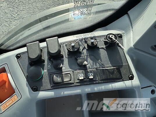 Valtra T215 VERSU Трактори