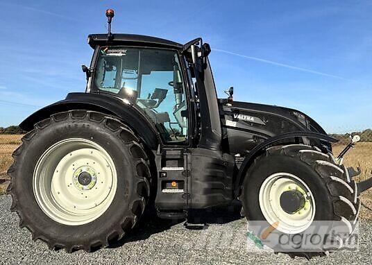 Valtra T215 VERSU Трактори