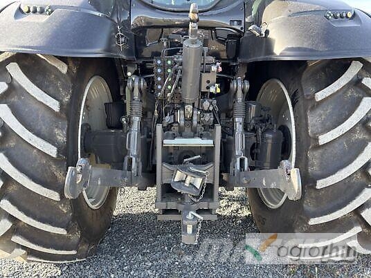 Valtra T215 VERSU Трактори