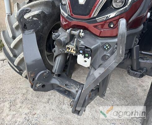Valtra T215 VERSU Трактори