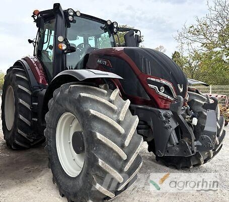 Valtra T215 VERSU Трактори