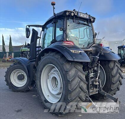 Valtra T235 Τρακτέρ