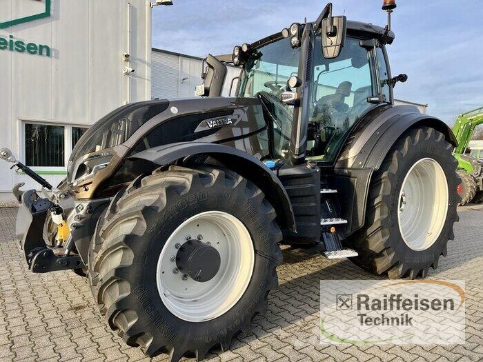 Valtra T235D Vorführmaschine Traktory