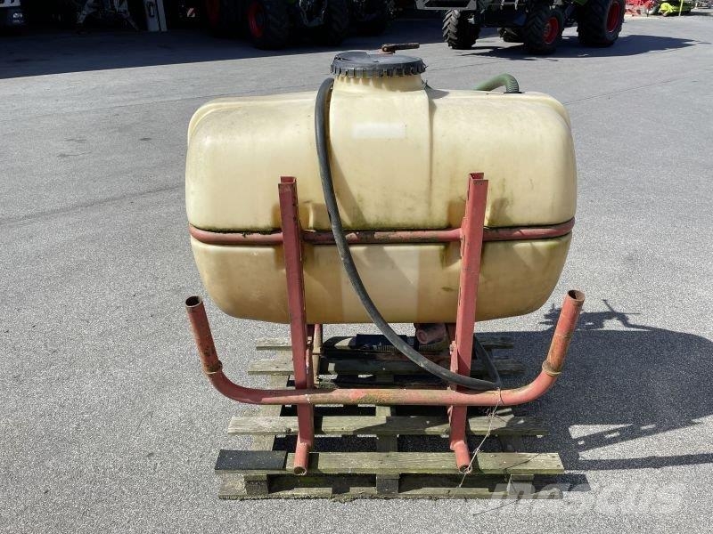  400 LITER SPRITZENBEHÄLTER ماكينات وملحقات تسميد أخرى