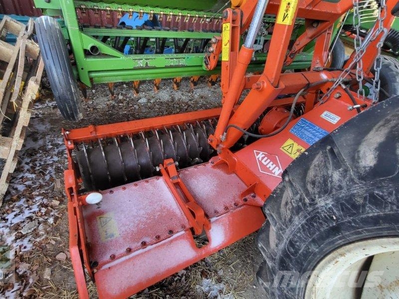 Amazone HRB302D mit Amazone D8/30 Spezial Perforadoras combinadas