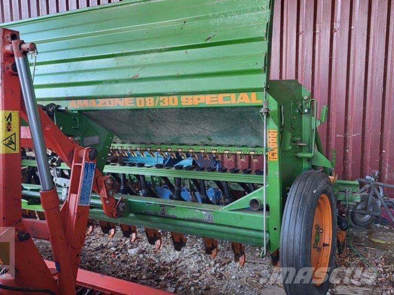 Amazone HRB302D mit Amazone D8/30 Spezial Perforadoras combinadas