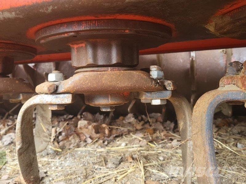 Amazone HRB302D mit Amazone D8/30 Spezial Perforadoras combinadas