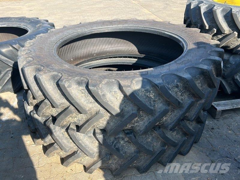 BKT 420/70R30 + Decken 420/80R46 Gume, točkovi i felne