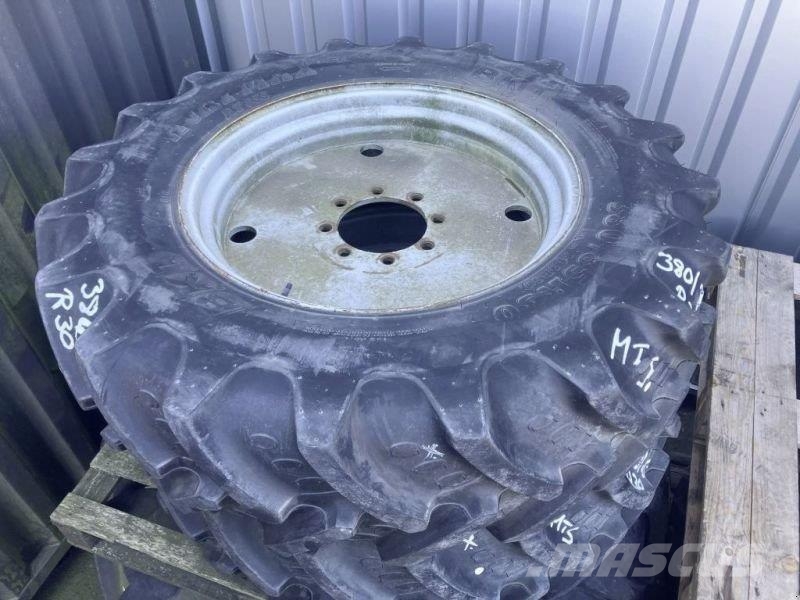 BKT GEBR.KOMPLETTRÄD BKT 380/85R30 輪胎、車輪和輪圈