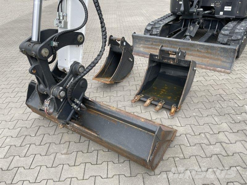 Bobcat E 60 حفارات بعجل