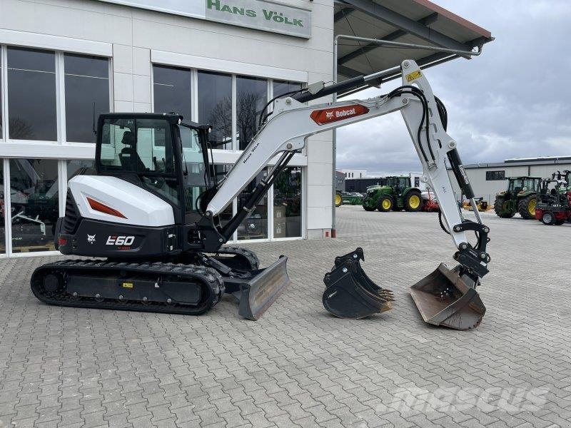 Bobcat E 60 حفارات بعجل