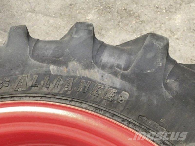 Bohnenkamp 12.4R 36 ALLIA., 320/90R50 BKT Traktorer