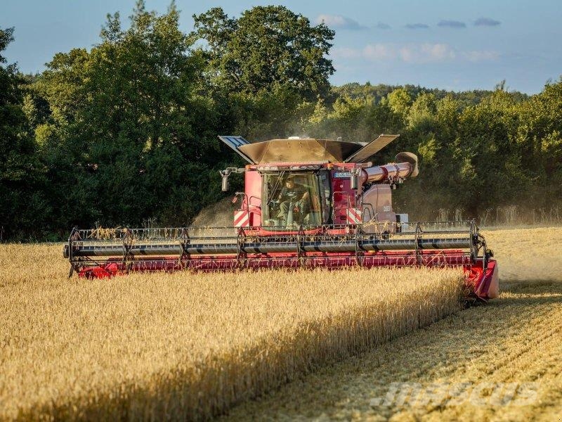 Case IH 8250 AXIAL-FLOW Sklízecí mlátičky