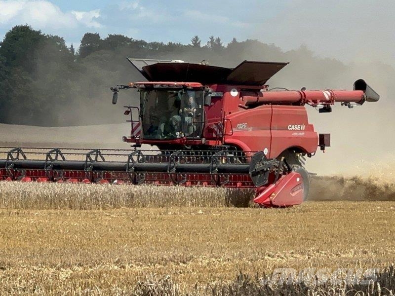 Case IH 8250 AXIAL-FLOW Sklízecí mlátičky