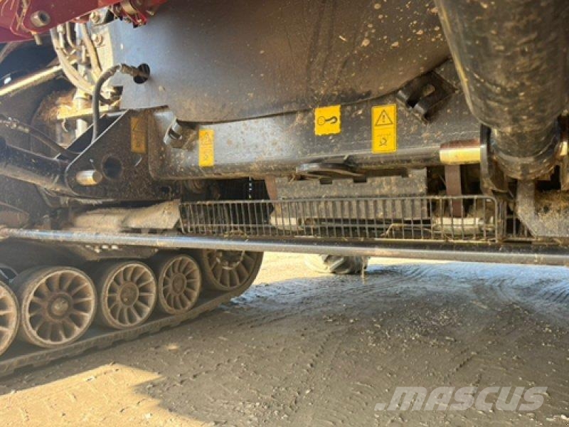 Case IH AxialFlow 8240 Зернозбиральні комбайни