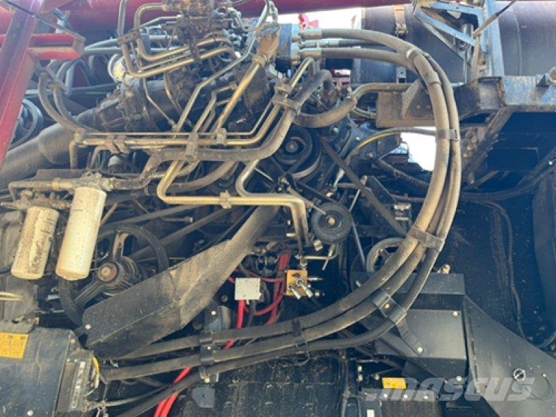 Case IH AxialFlow 8240 Зернозбиральні комбайни
