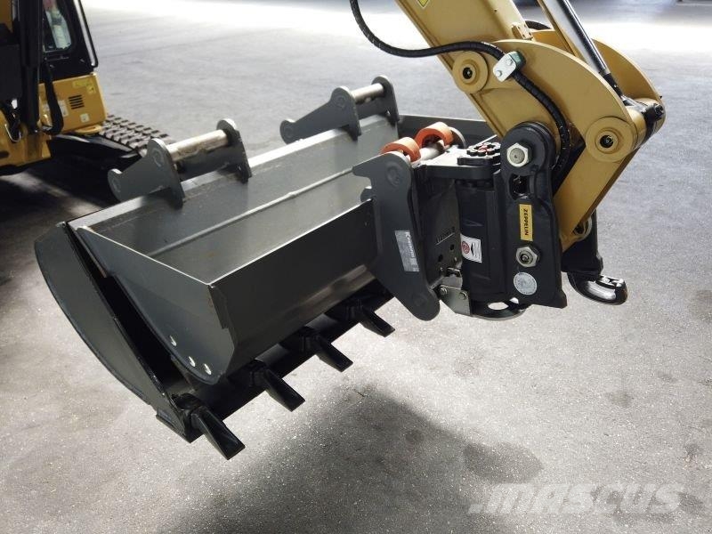 CAT 303.5CR-07A Ekskavatori uz riteņiem