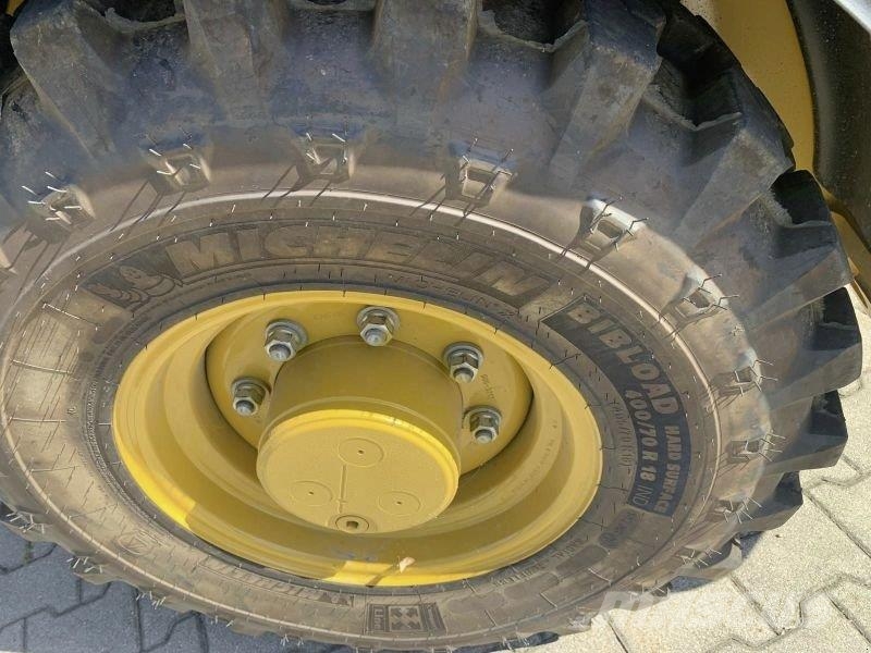 CAT 906-14 Фронтальные погрузчики