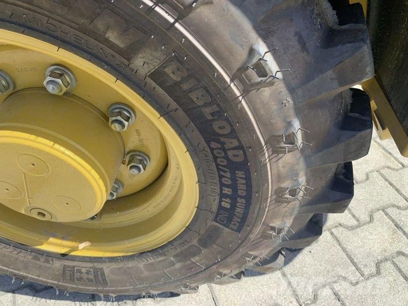 CAT 906-14 Фронтальные погрузчики