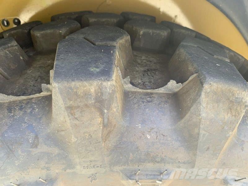 CAT 906-14 Фронтальные погрузчики