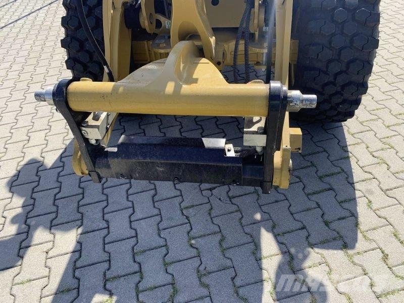 CAT 906-14 Фронтальные погрузчики