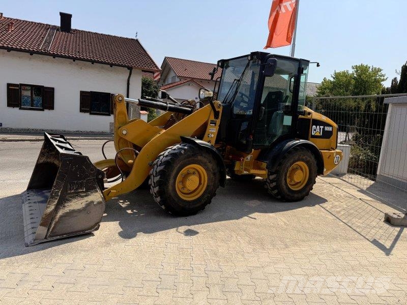 CAT 906 M لوادر بعجل