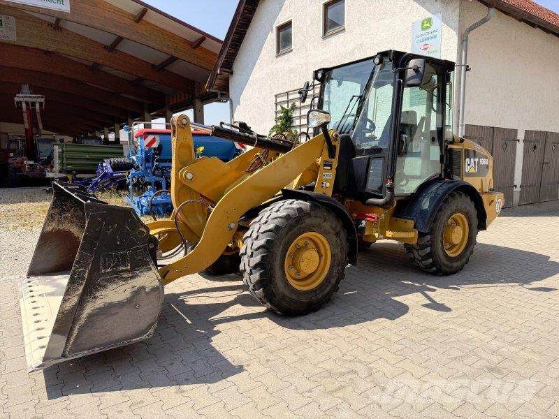 CAT 906 M لوادر بعجل