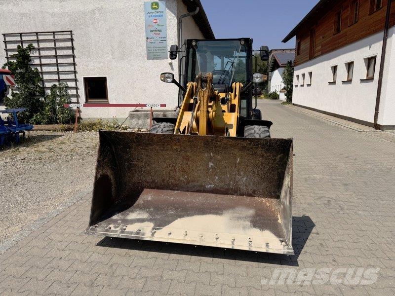 CAT 906 M لوادر بعجل