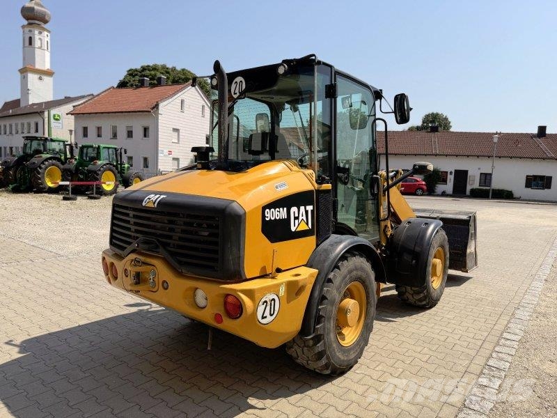 CAT 906 M لوادر بعجل